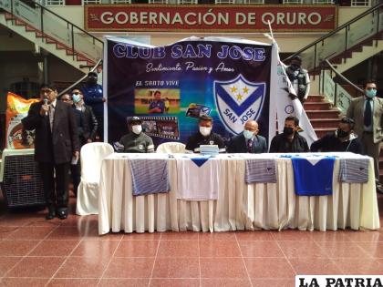 Durante la presentación que se efectuó ayer en el hall de la Gobernación /LA PATRIA