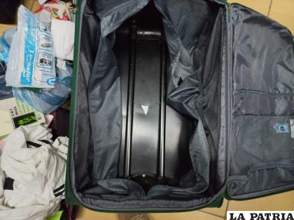 Encontraron láminas de marihuana ocultas en el fondo de la maleta /LA PATRIA