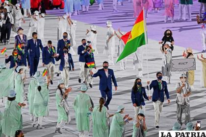 La delegación boliviana en el desfile inaugural de los Juegos Olímpicos /Walter Challapa-LA PATRIA