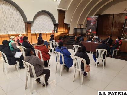 Reunión entre el Municipio y los comerciantes /GAMO