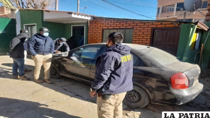 Personal de Diprove realizando algunos trámites administrativos /LA PATRIA