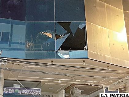 Habría sido arrojado desde la ventana de un edificio /LA PATRIA