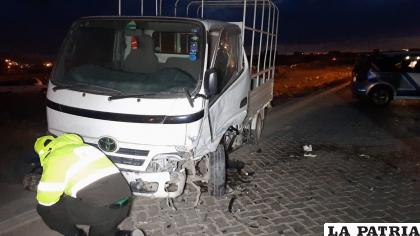 Efectivos policiales llegaron al lugar para iniciar la investigación /LA PATRIA