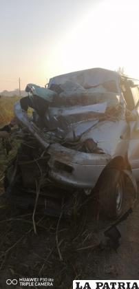 El carro en el que viajaban terminó reducido a chatarra /Cortesía
