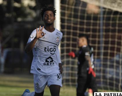 Dorny Romero fue autor de los tres goles de Real Santa Cruz /APG
