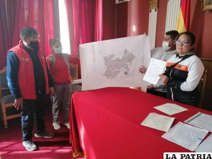 Presentación de los mojones del radio intensivo y
extensivo del municipio de Oruro /LA PATRIA