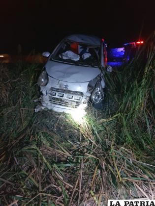 El motorizado quedó averiado en medio de los arbustos /Cortesía