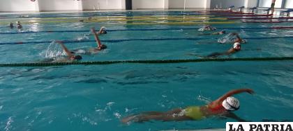 Los nadadores accedieron a la piscina olímpica para realizar sus entrenamientos /LA PATRIA