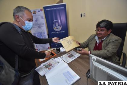 El primer postulante para contralor fue Cyborg Kanashiro Bronnks /APG