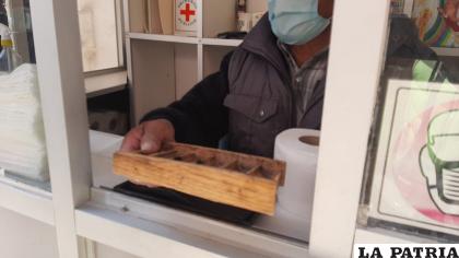 Denunciaron que les robaron monedas y billetes del baño público /LA PATRIA
