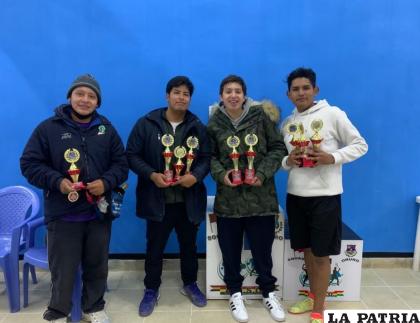 Los ganadores de la división Dobles /LA PATRIA