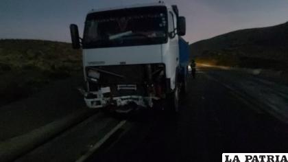 El camión con el que impactó la camioneta /cortesía