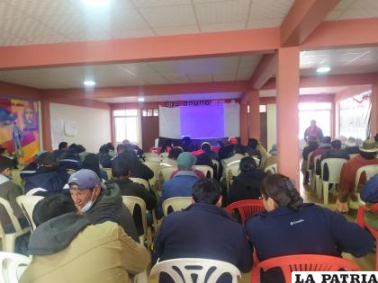 Charla en los ambientes de la COD /LA PATRIA