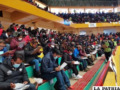El pasado sábado 2.735 maestros urbanos y rurales de Oruro dieron el examen /DDEO-ARCHIVO