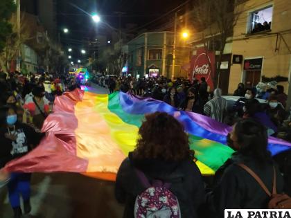 La bandera característica de esta población estuvo presente en el desfile /LA PATRIA