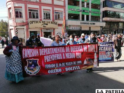 Marcha de comerciantes de prendería a medio uso /LA PATRIA