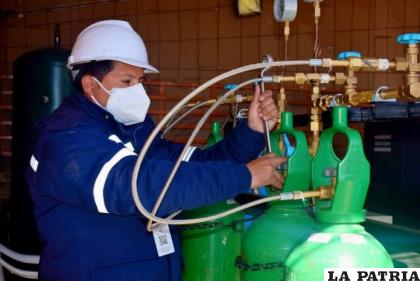 Gobernador pondera la capacidad de oxígeno con el que cuentan los hospitales General y Oruro-Corea /SEDES