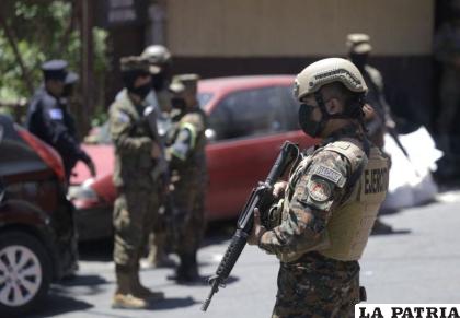 Militares en El Salvador durante el Estado de excepción /Archivo AFP