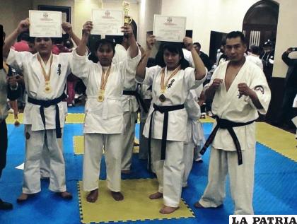 Los deportistas orureños que cosecharon medallas en el certamen nacional /LA PATRIA