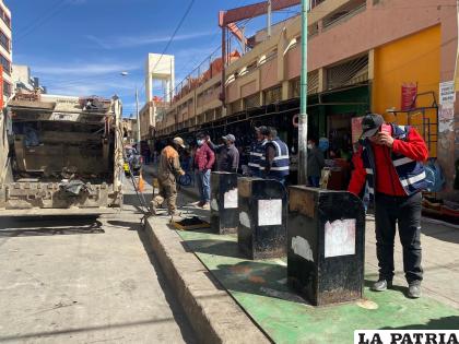 Contenedores soterrados del mercado Bolívar /EMAO  
