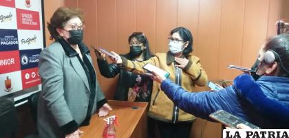 La rectora de la Unior, María Beatriz Cortés Gumucio, durante la explicación del convenio /LA PATRIA 
