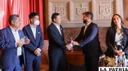 Arce y Boric en un pasado encuentro en Chile /CANCILLERÍA DE BOLIVIA