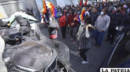 Grupos de choque del Movimiento Al Socialismo (MAS) /APG
