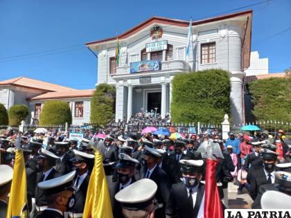 Cientos de estudiantes rindieron homenaje a su colegio /LA PATRIA