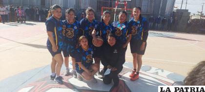 Integrantes del equipo de Recursos Humanos, campeón en baloncesto /LA PATRIA