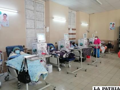 Pacientes del servicio de hemodiálisis del Hospital General 
/LA PATRIA