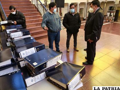 Entrega de carpetas que serán derivadas al Ministerio de Salud /HG