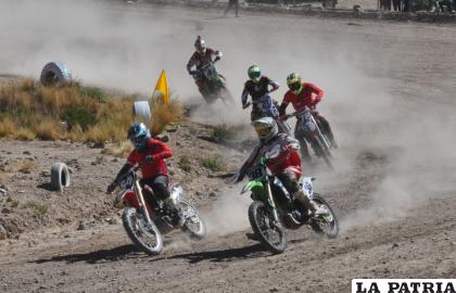 El motociclismo orureño levanta su nivel en las competencias nacionales /LA PATRIA

