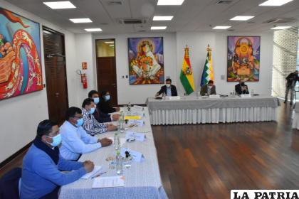 Autoridades del Gobierno con alcaldes de ciudades capitales además de El Alto /APG