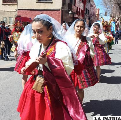 La ESFM “Ángel Mendoza Justiniano” representando a Oruro
