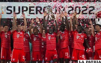 Jugadores del Bayern celebran tras vencer al Leipzig por la Supercopa de Alemania /jornada.com

