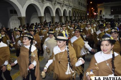 Las cholitas, uno de los mayores atractivos de la Morenada Central
