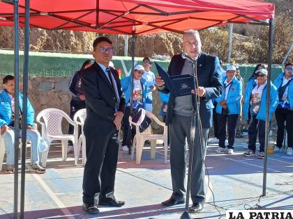 Momento de la entrega de la distinción cámaral a los Tobas Central /LA PATRIA