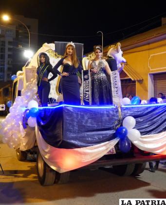 La belleza femenina estuvo presente en el desfile de la FNI