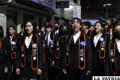 Los futuros ingenieros vistieron sus mejores galas para el tributo a la FNI