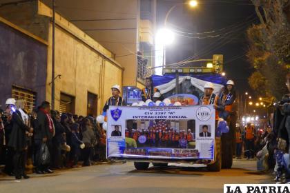 Vehículo alegórico de estudiantes de la carrera de ingeniería Civil 