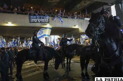 La protesta en el Aeropuerto Ben Gurión de Israel /Foto AP /Ohad Zwigenberg