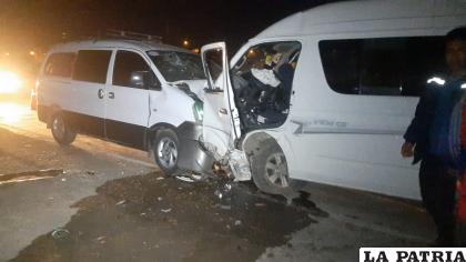 Colisión frontal entre dos minibuses /LA PATRIA
