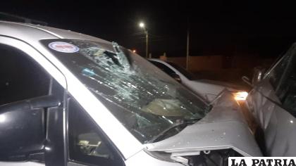 Un minibús terminó con daños materiales en su estructura 
/LA PATRIA
