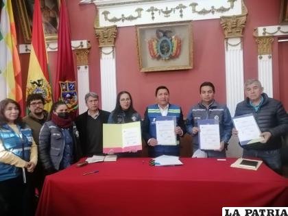 Firma del contrato con la supervisión del proyecto de mejoramiento del Sistema de Alcantarillado Sanitario /LA PATRIA
