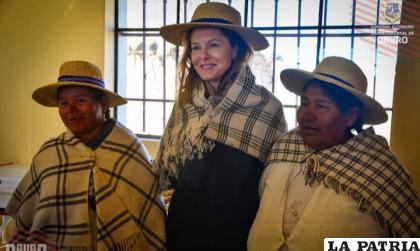 Comunarios exhibieron sus artesanías ante la Princesa de Jordania /Gador