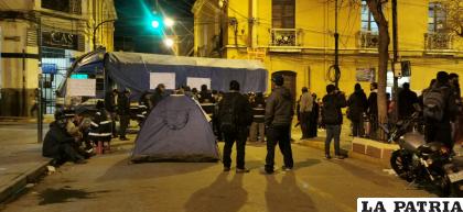 El bloqueo en el centro urbano ya lleva más de 36 horas / LA PATRIA