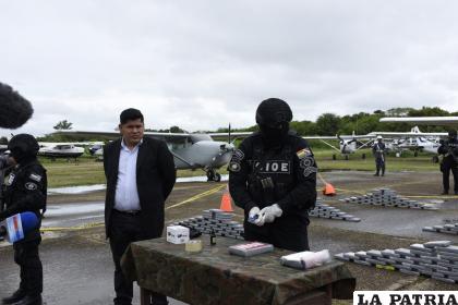Incautación de una avioneta para el traslado de droga /Jaime Mamani