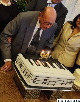 Julio Rodríguez, festejando sus 94 años de vida 
/Vania Miranda