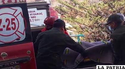 Una periodista es ingresada al Hospital Obrero /Captura de video
