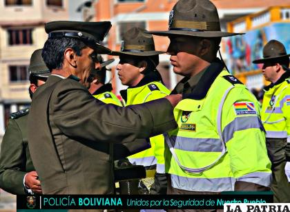 Emiten distinciones a uniformados destacados de Tránsito 
/Comando de Policía
